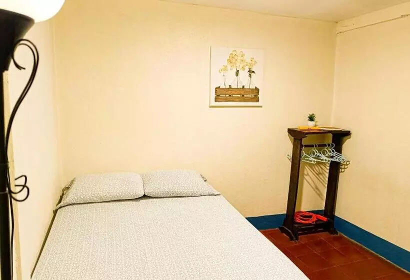 ユースホステル Hostal El Rio