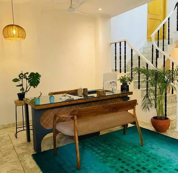 Aamiaismajoitus (B&B) Anandmai Sustainable Living Spaces