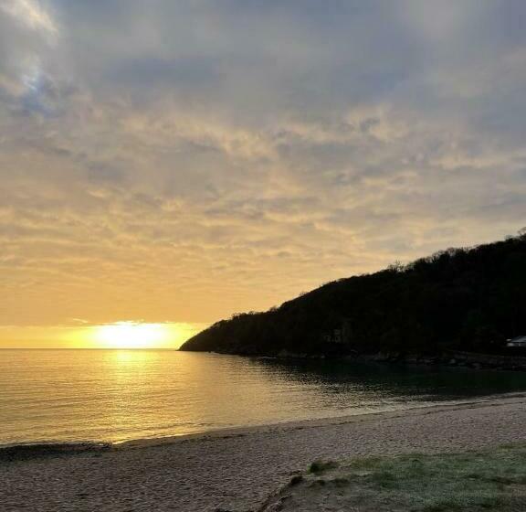 تختخواب و صبحانه North Gower Cottage