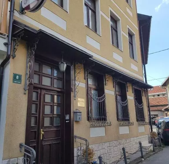 هتل Ada Apartments