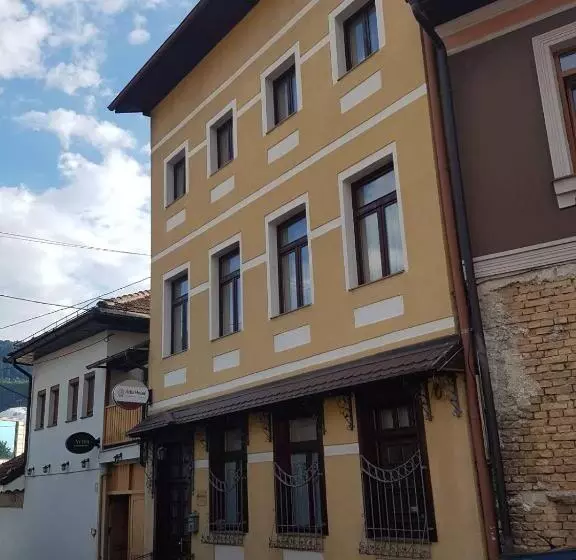 هتل Ada Apartments