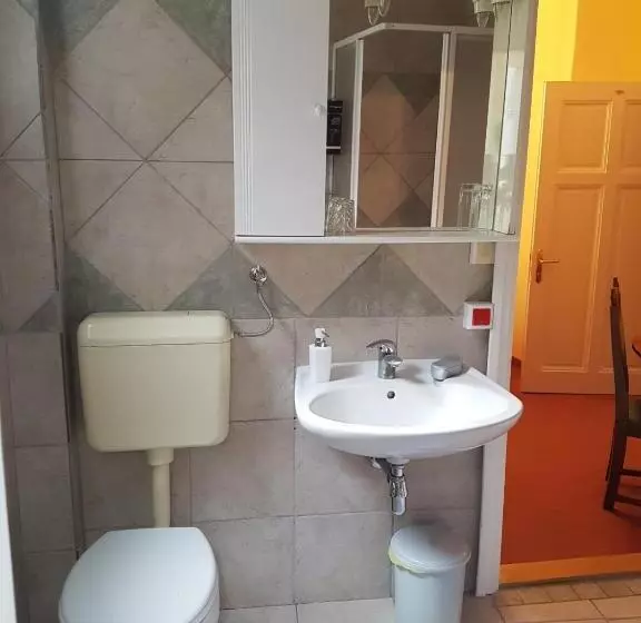 هتل Ada Apartments