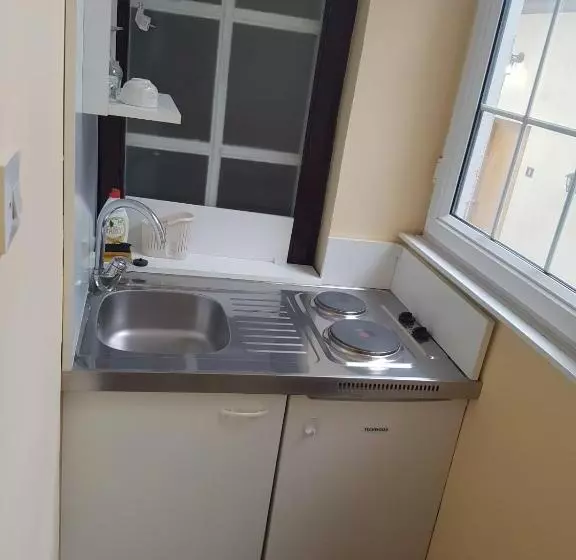 هتل Ada Apartments