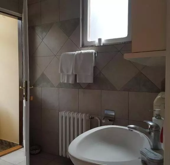 هتل Ada Apartments