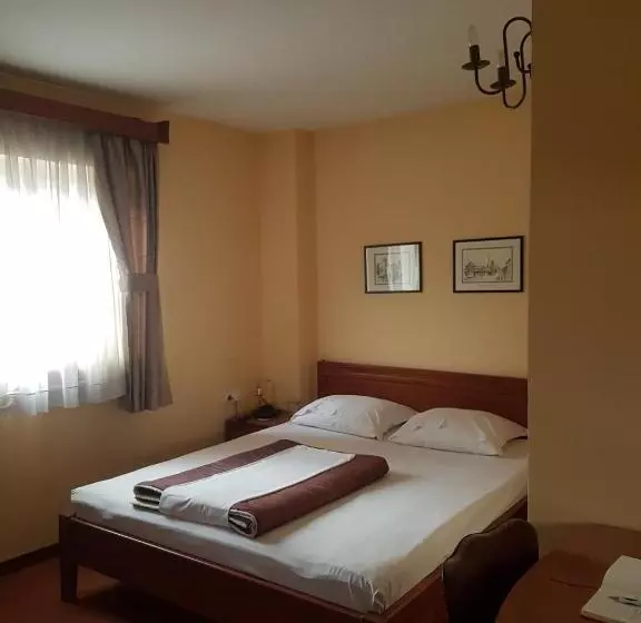 هتل Ada Apartments