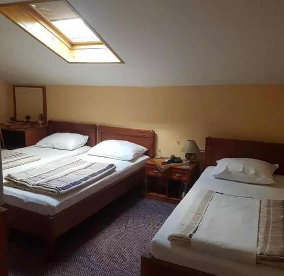 هتل Ada Apartments