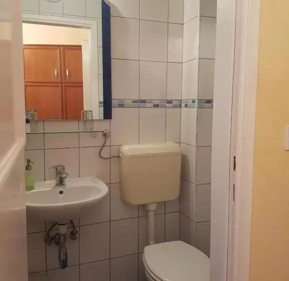 هتل Ada Apartments