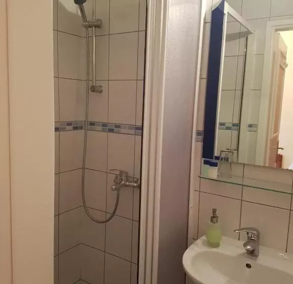 هتل Ada Apartments