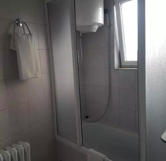 هتل Ada Apartments