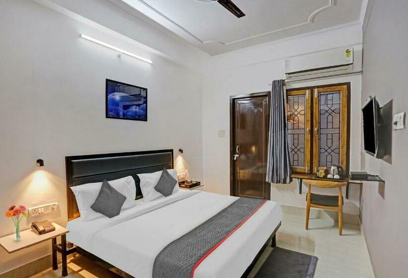 בית מלון כפרי Super Townhouse 1082 Holidayy Inn