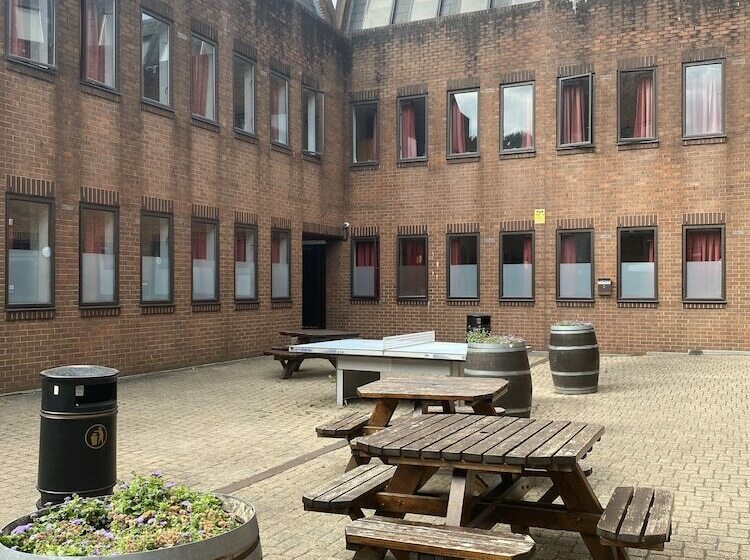 بنسيون Rooms For Students Only Cricklewood Lane