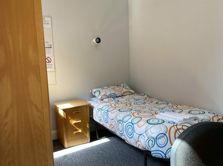 بنسيون Rooms For Students Only Cricklewood Lane