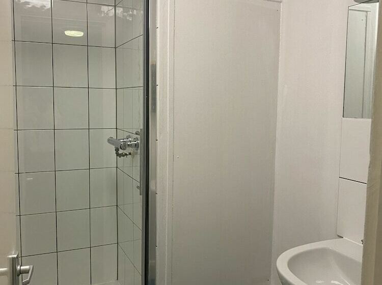 بنسيون Rooms For Students Only Cricklewood Lane