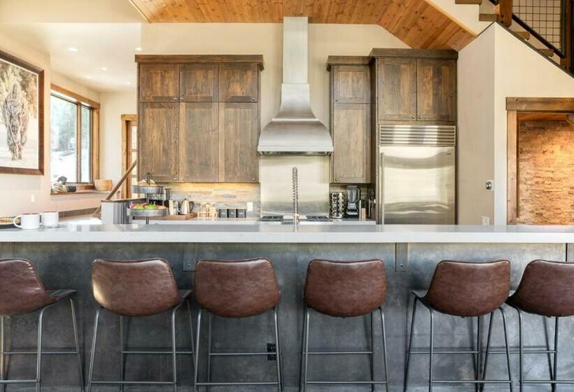 Apex By Avantstay Cozy Expansive Mountain Home Close To The Slopes W Hot Tub