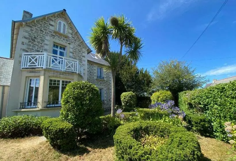 Carantec Family Home With Garden 6 Persons