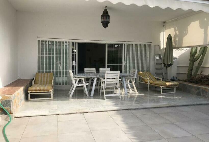 Chalet Familiar En Urbanización Maravillosa Guadalmina