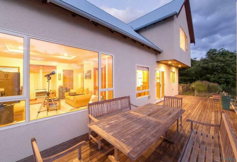 Nyumbani   Elevated Lake And Mountain Views