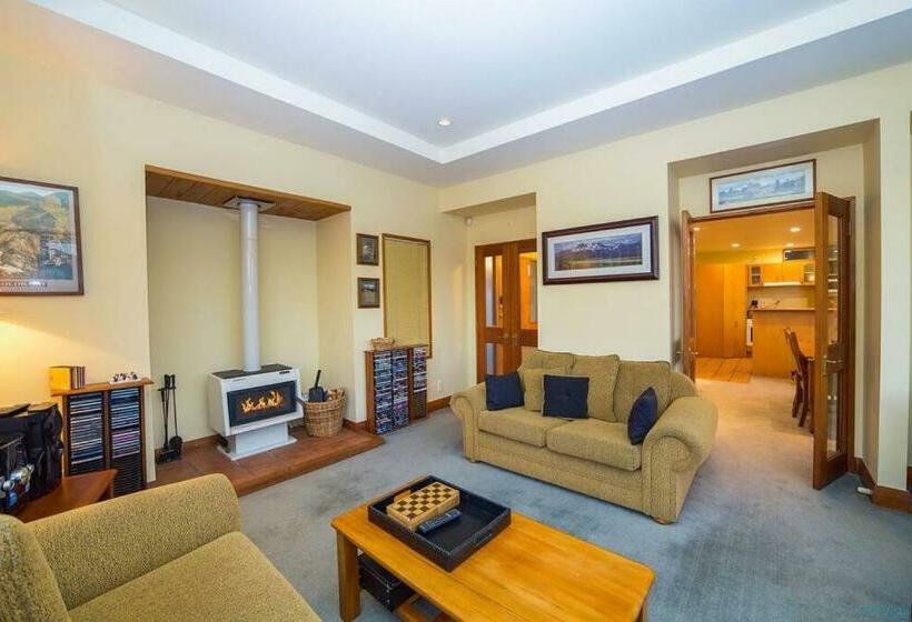 Nyumbani   Elevated Lake And Mountain Views