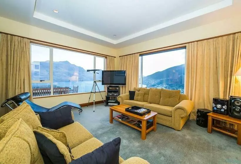 Nyumbani   Elevated Lake And Mountain Views