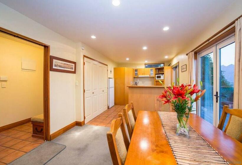 Nyumbani   Elevated Lake And Mountain Views