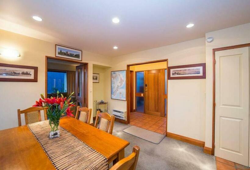 Nyumbani   Elevated Lake And Mountain Views