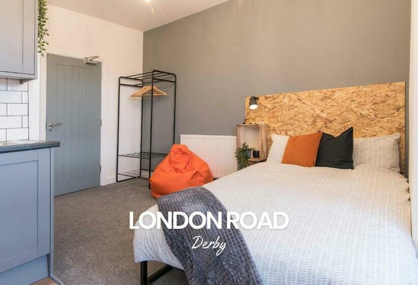 Modern 1 Bed Apartment In Derby By Renzo, Perfect For Professionals Or Contractors