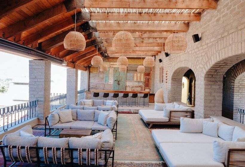 هتل Hacienda Los Arcangeles