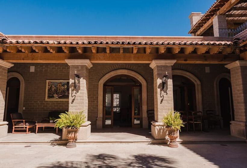 هتل Hacienda Los Arcangeles