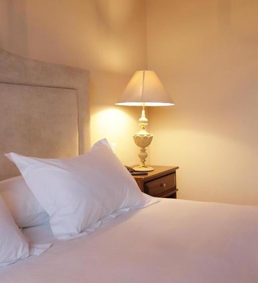 هتل Hacienda Los Arcangeles