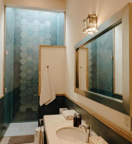 هتل Hacienda Los Arcangeles