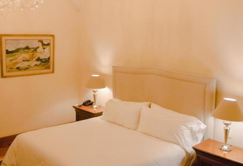 هتل Hacienda Los Arcangeles