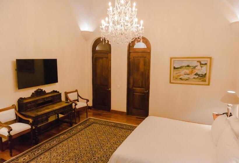 هتل Hacienda Los Arcangeles