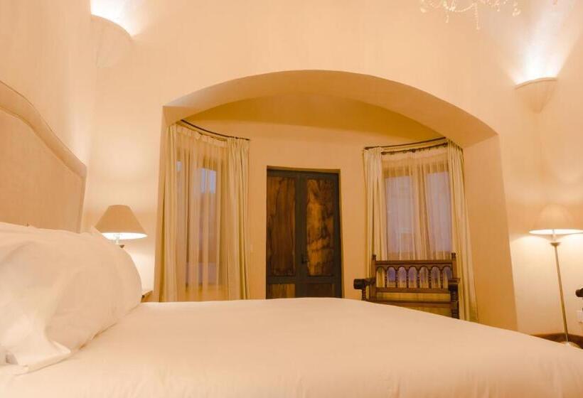 هتل Hacienda Los Arcangeles