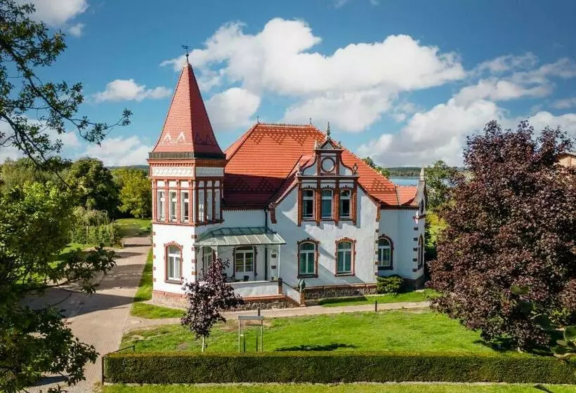 Hotelli Villa Am Stadthafen