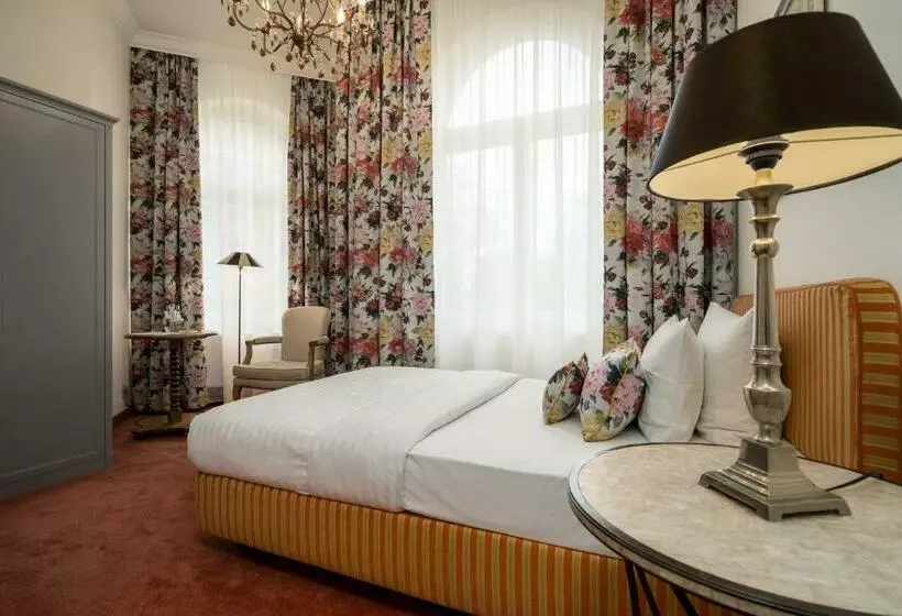 Hotelli Villa Am Stadthafen