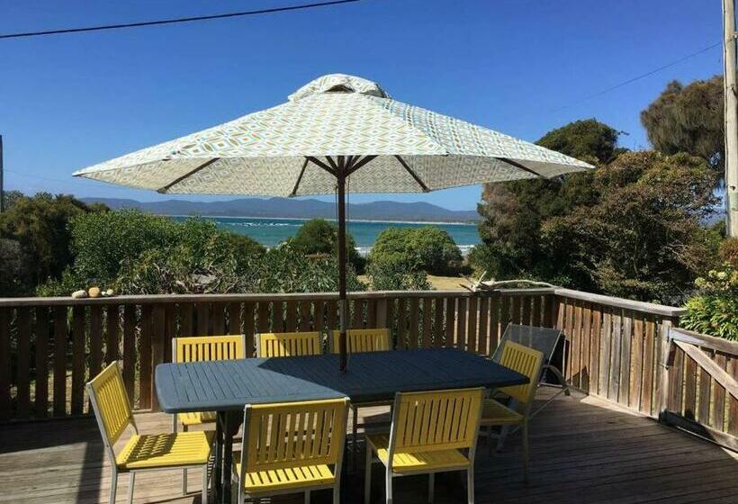 The Retreat On The Esplanade At Hawley Beach