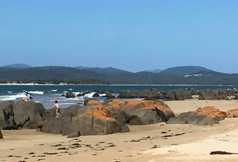 The Retreat On The Esplanade At Hawley Beach
