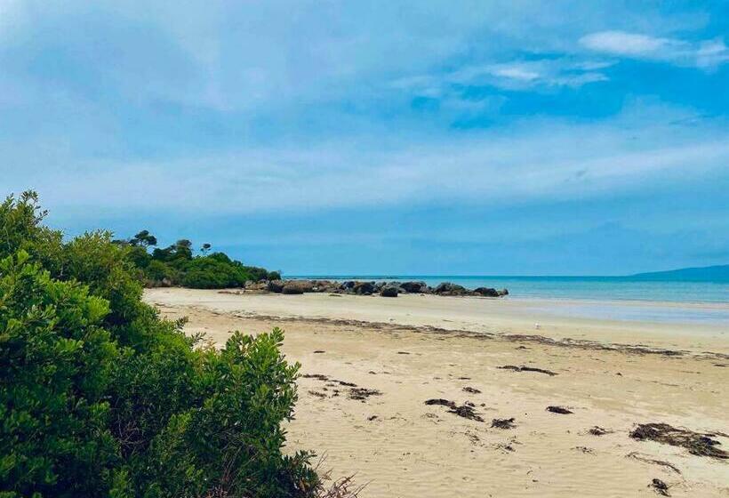 The Retreat On The Esplanade At Hawley Beach