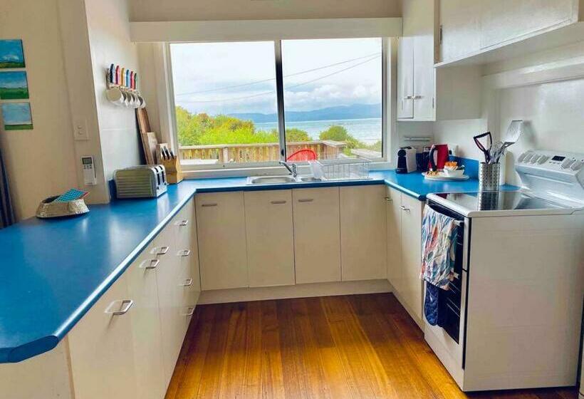 The Retreat On The Esplanade At Hawley Beach