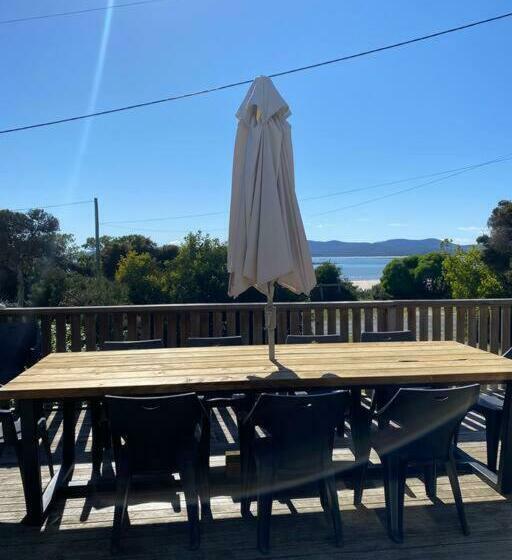 The Retreat On The Esplanade At Hawley Beach