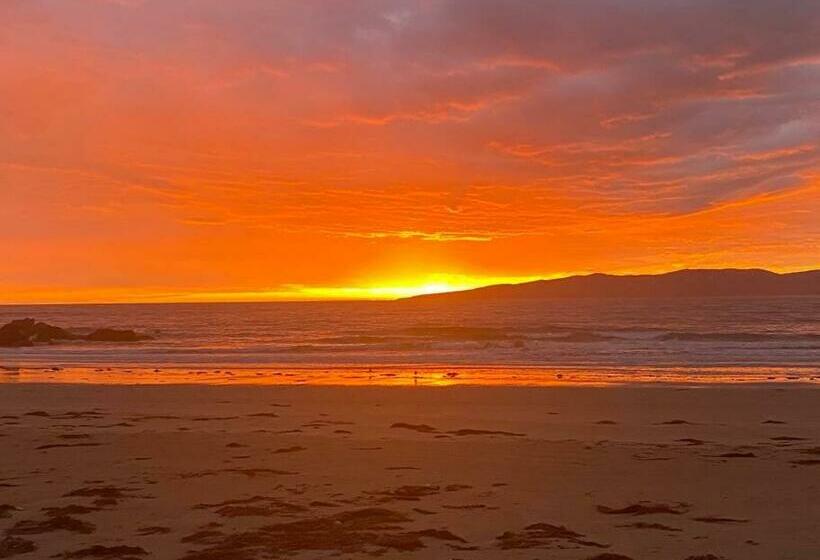 The Retreat On The Esplanade At Hawley Beach