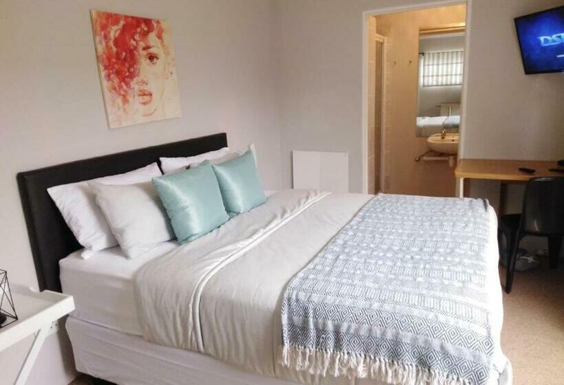 Bed & Breakfast Cottage On Clarke