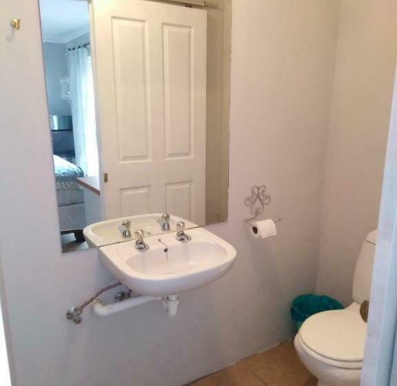 Bed & Breakfast Cottage On Clarke