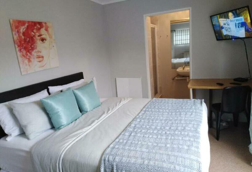 Bed & Breakfast Cottage On Clarke