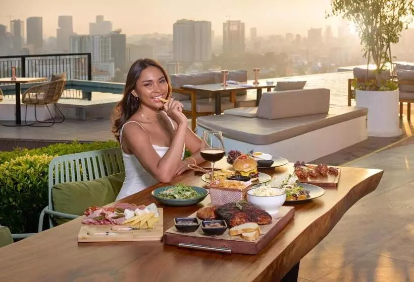 ホテル The Peninsula Phnom Penh