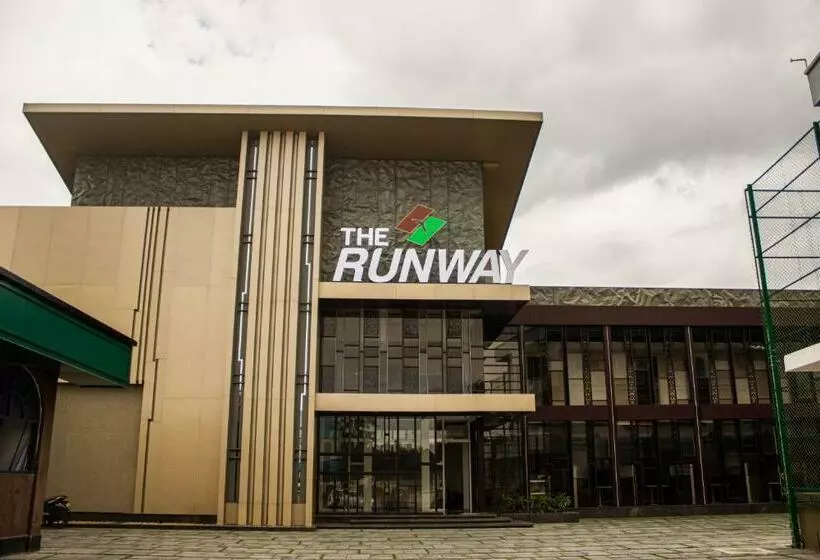هتل The Runway