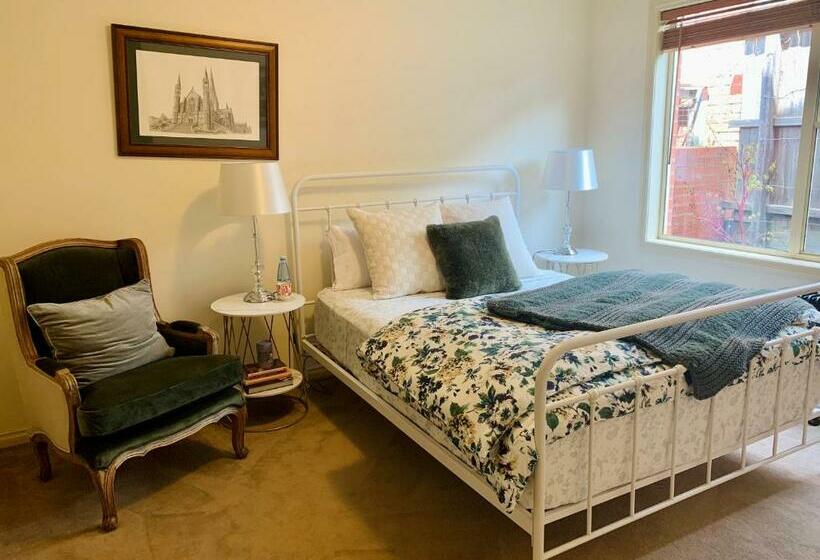 Luxury Inner City Townhouse