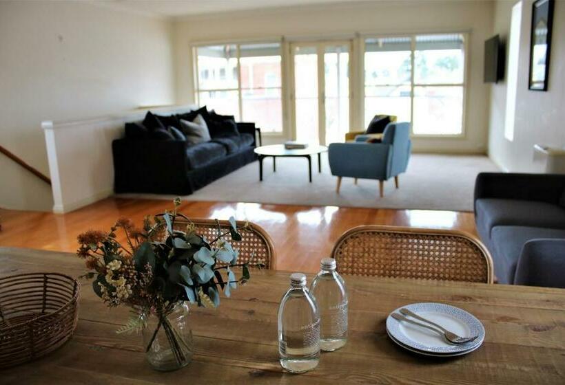 Luxury Inner City Townhouse