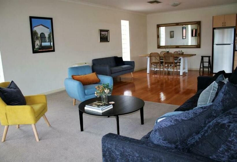 Luxury Inner City Townhouse