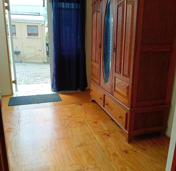 פנסיון 33 On Smuts Selborne